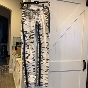 W jeans black and white